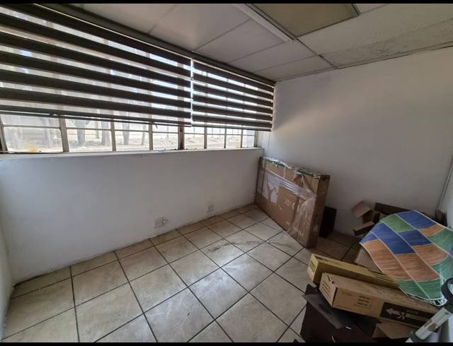 1,108M² WAREHOUSE TO LET IN WADEVILLE